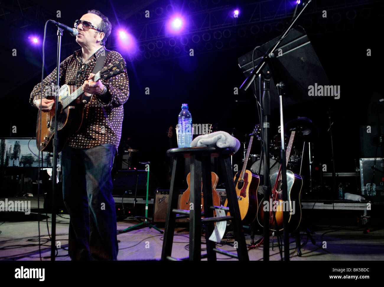 Elvis Costello esegue a Bonnaroo. Foto Stock