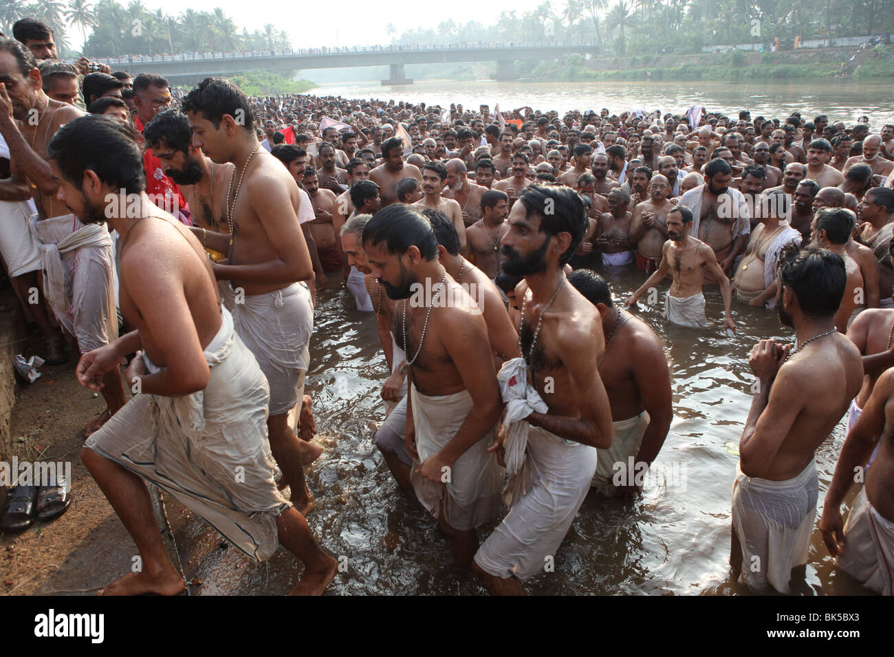 Arattu o santo cerimonia dip in connessione con arattupuzha pooram,un festival annuale tenutasi a arattupuzha tempio in marzo/aprile. Foto Stock