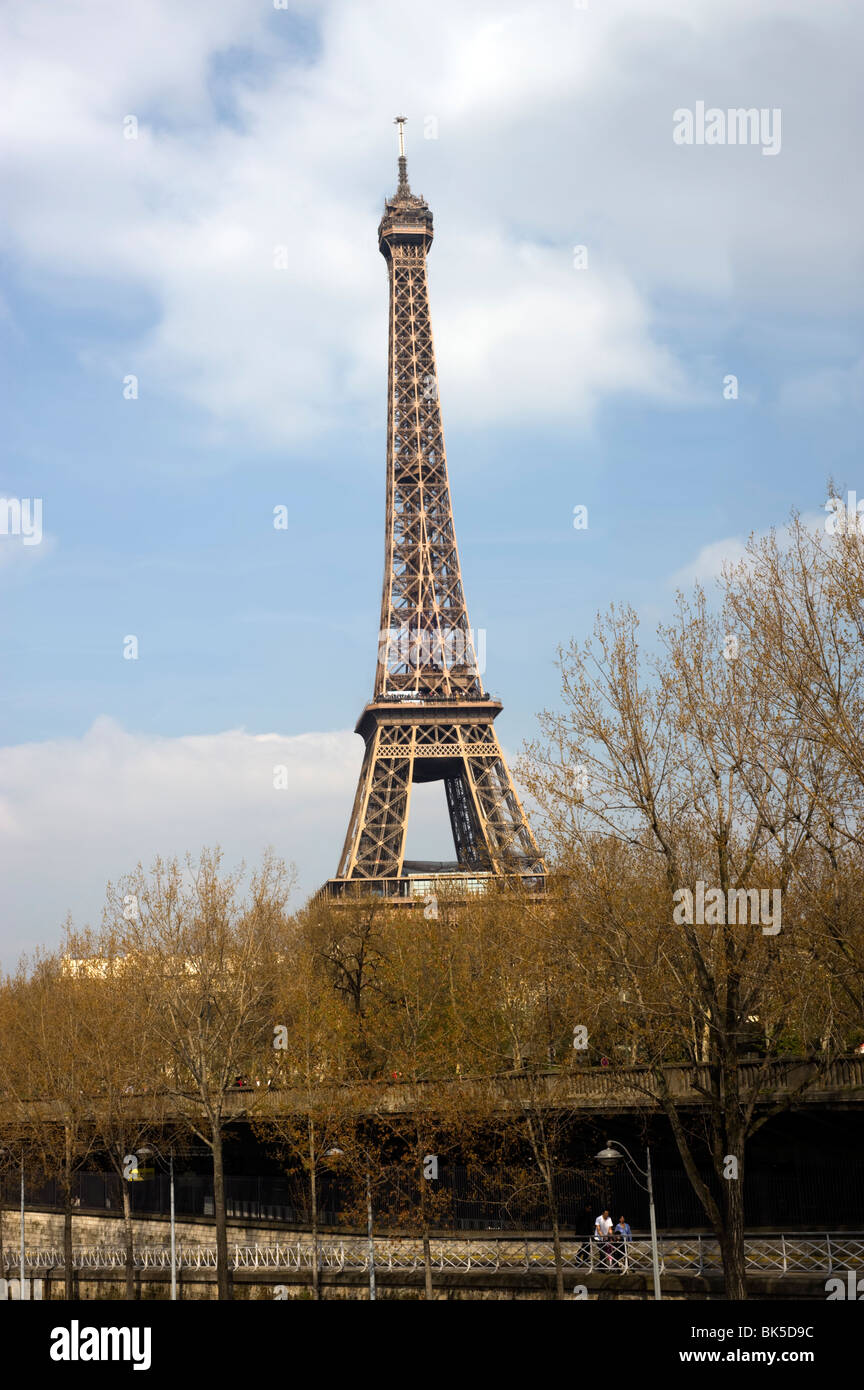 Parigi, Francia, la Torre Eiffel e la Giornata di Primavera, New Scenic 5 posti Foto Stock