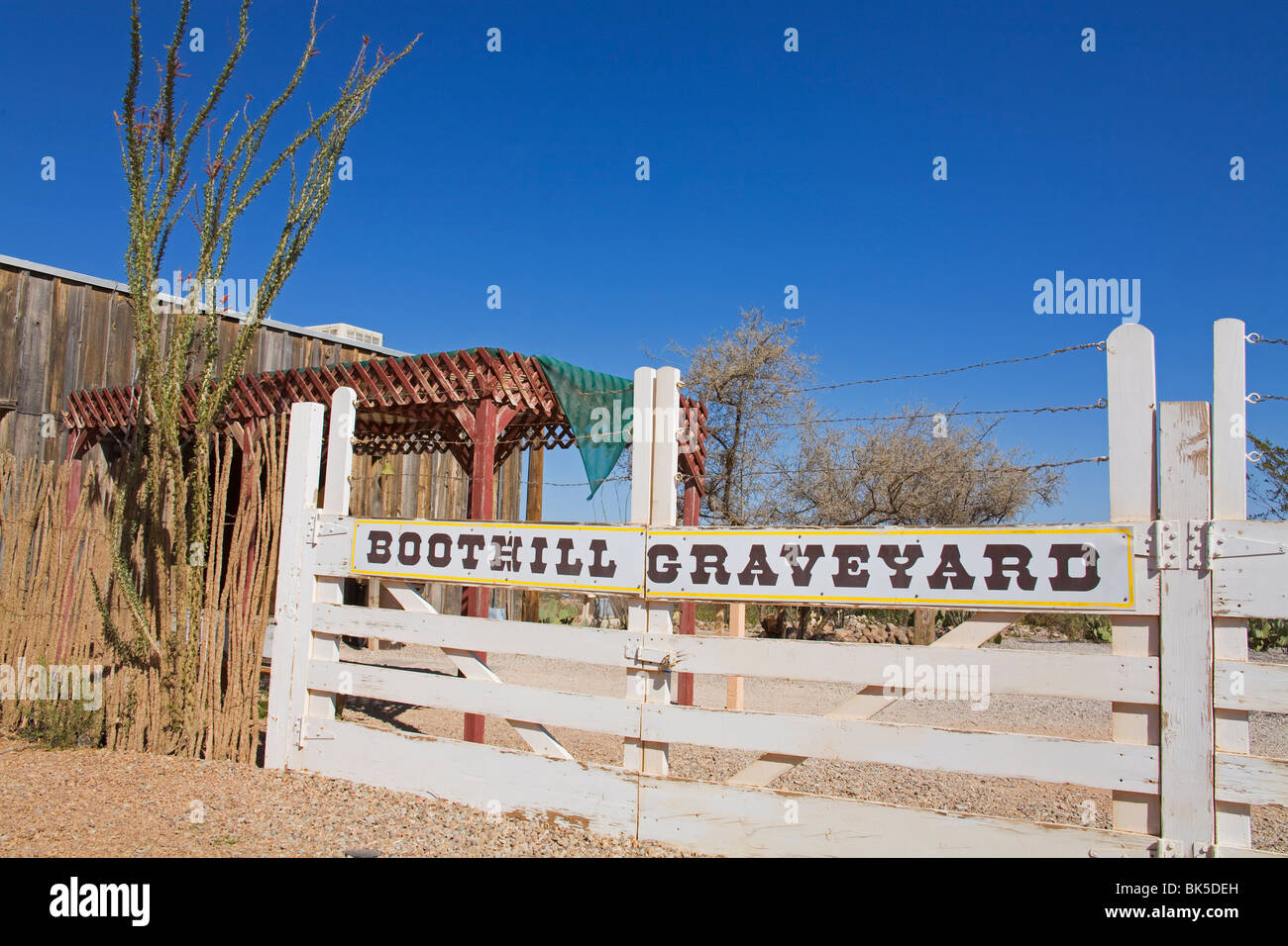 Cimitero Boothill Gate, oggetto contrassegnato per la rimozione definitiva, Cochise County, Arizona, Stati Uniti d'America, America del Nord Foto Stock