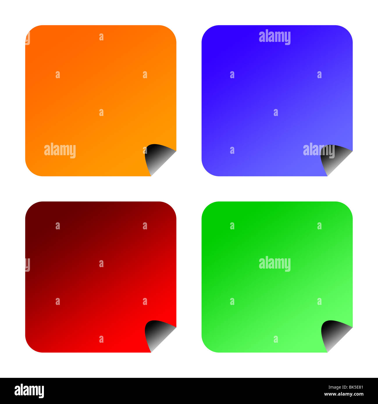 Quattro vuoto etichette quadrato con angoli arrotondati, isolato su sfondo bianco. Foto Stock
