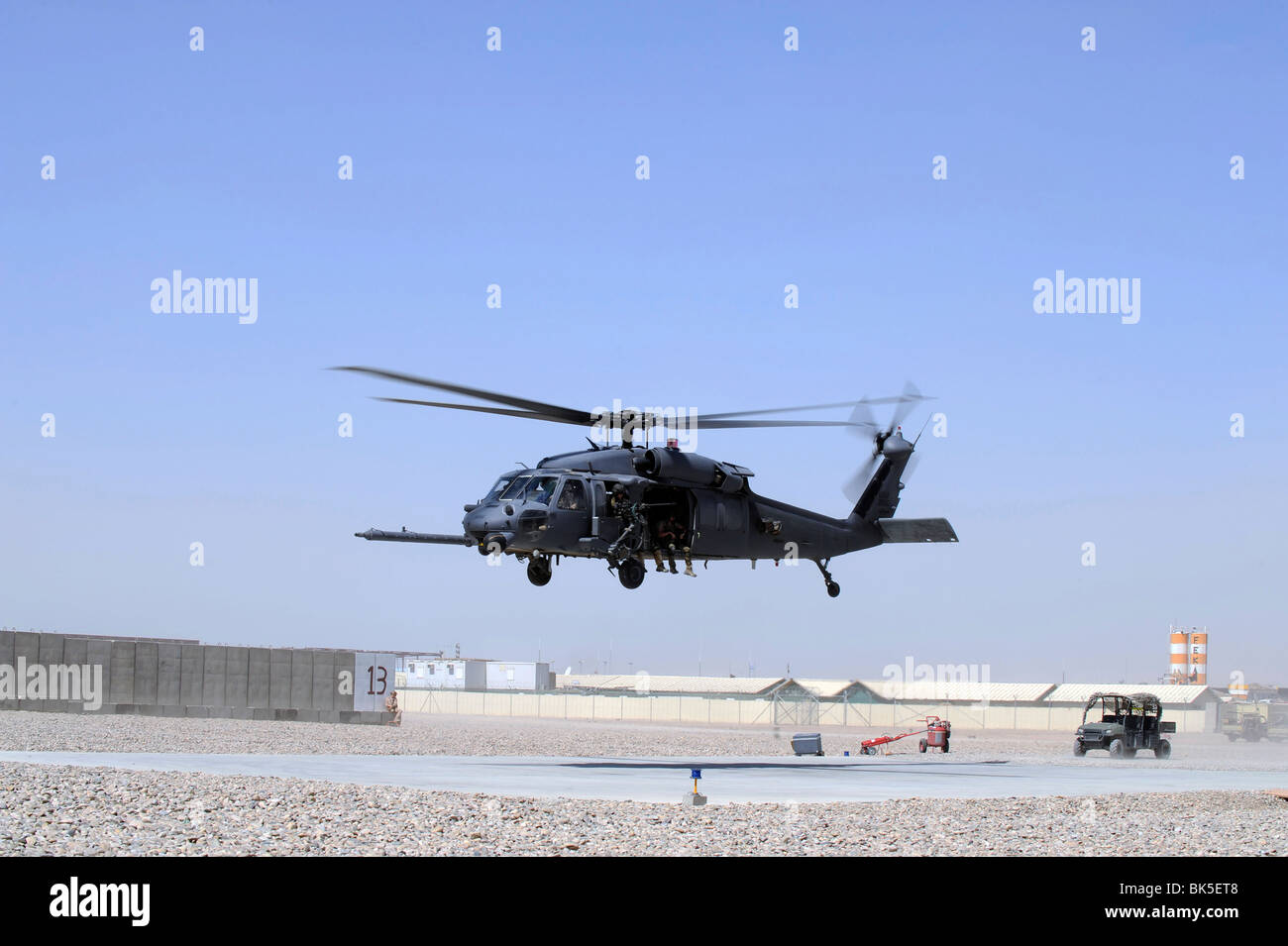 Un HH-60G Pave Hawk decolla da Camp Bastion, Afghanistan Foto Stock