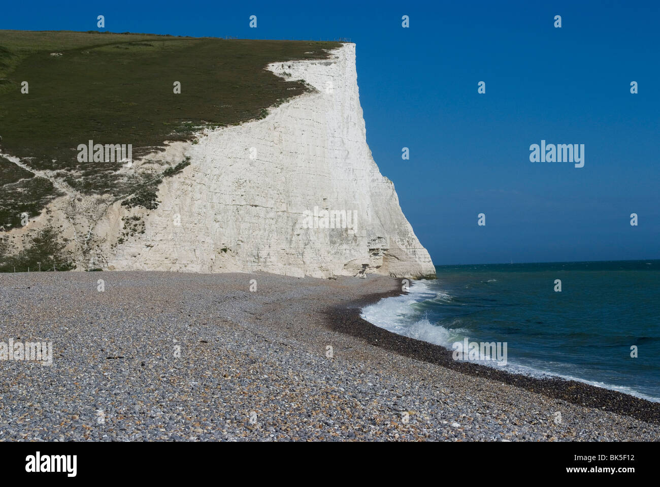 Spiaggia e chalk cliff a sette sorelle, Sussex England, Regno Unito, Europa Foto Stock