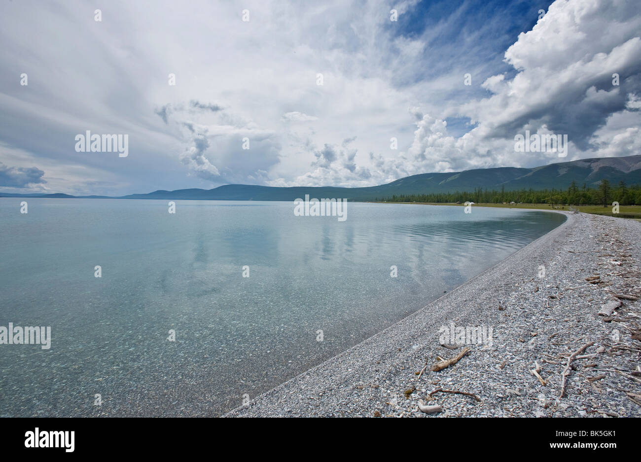 Nuvole sopra un lago, lago Khovsgol, Khovsgol Nuur, Sayan Montagne, Lago Khovsgol National Park, Mongolia Foto Stock