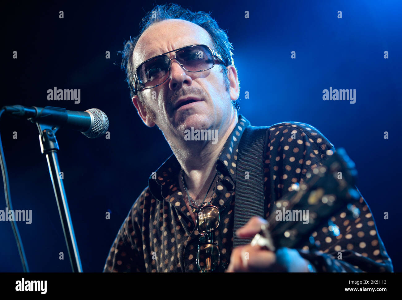 Elvis Costello esegue a Bonnaroo. Foto Stock