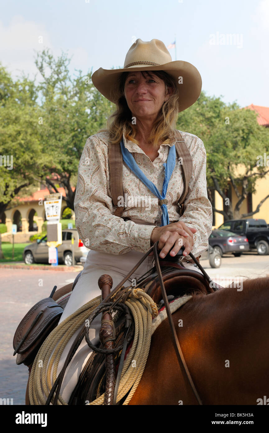 Cowgirl in sella ad un cavallo in Fort Worth, Texas Foto Stock