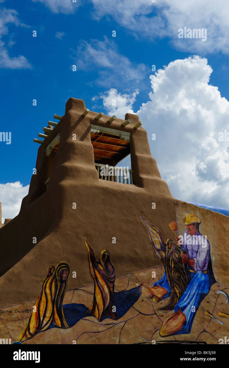 Adobe house e la pittura in città Taos, Nuovo Messico. Foto Stock