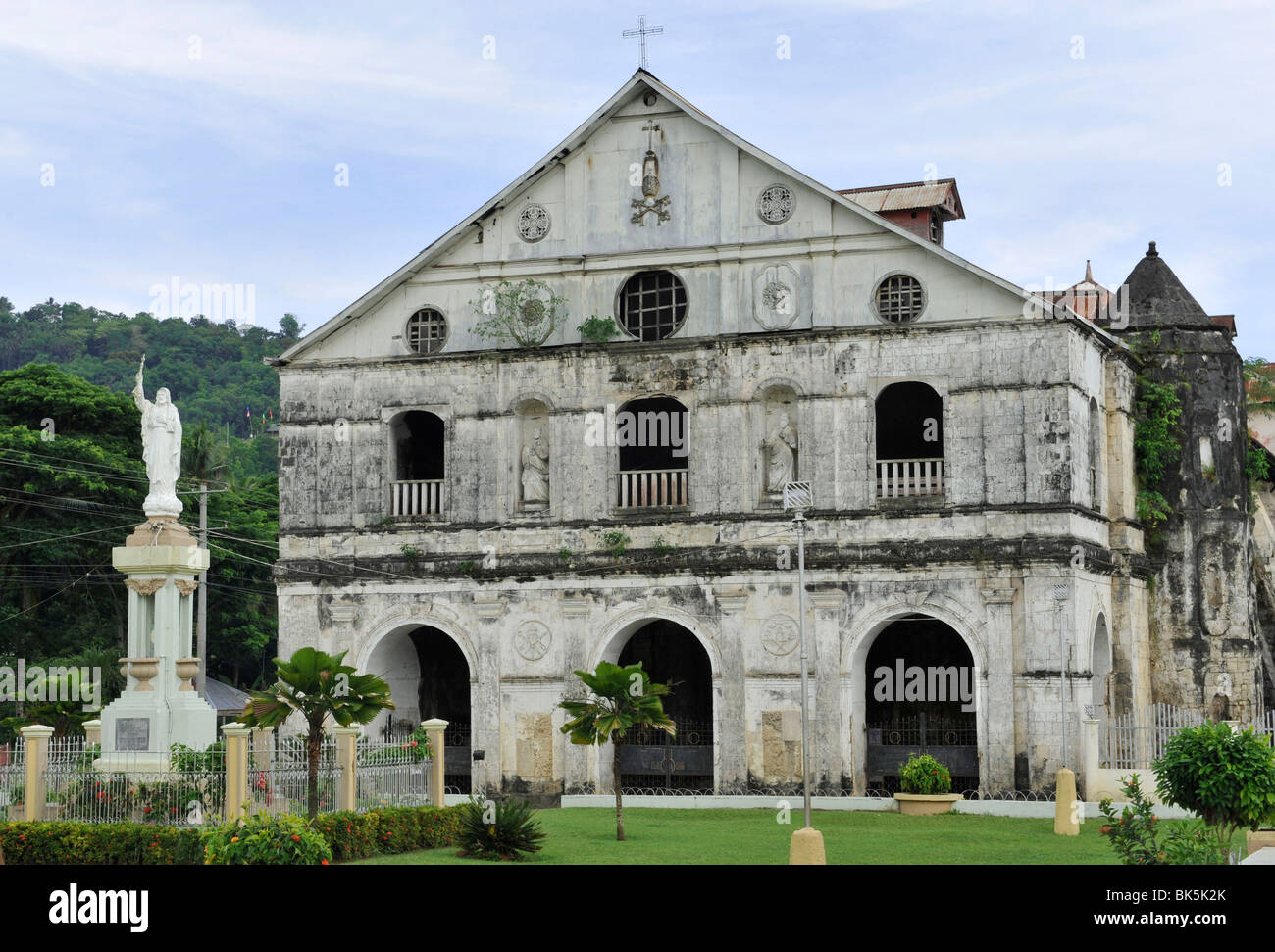 La Chiesa di San Pedro, un raffinato esempio del gesuita architettura coloniale del XVIII secolo, in Loboc, Bohol, Filippine Foto Stock