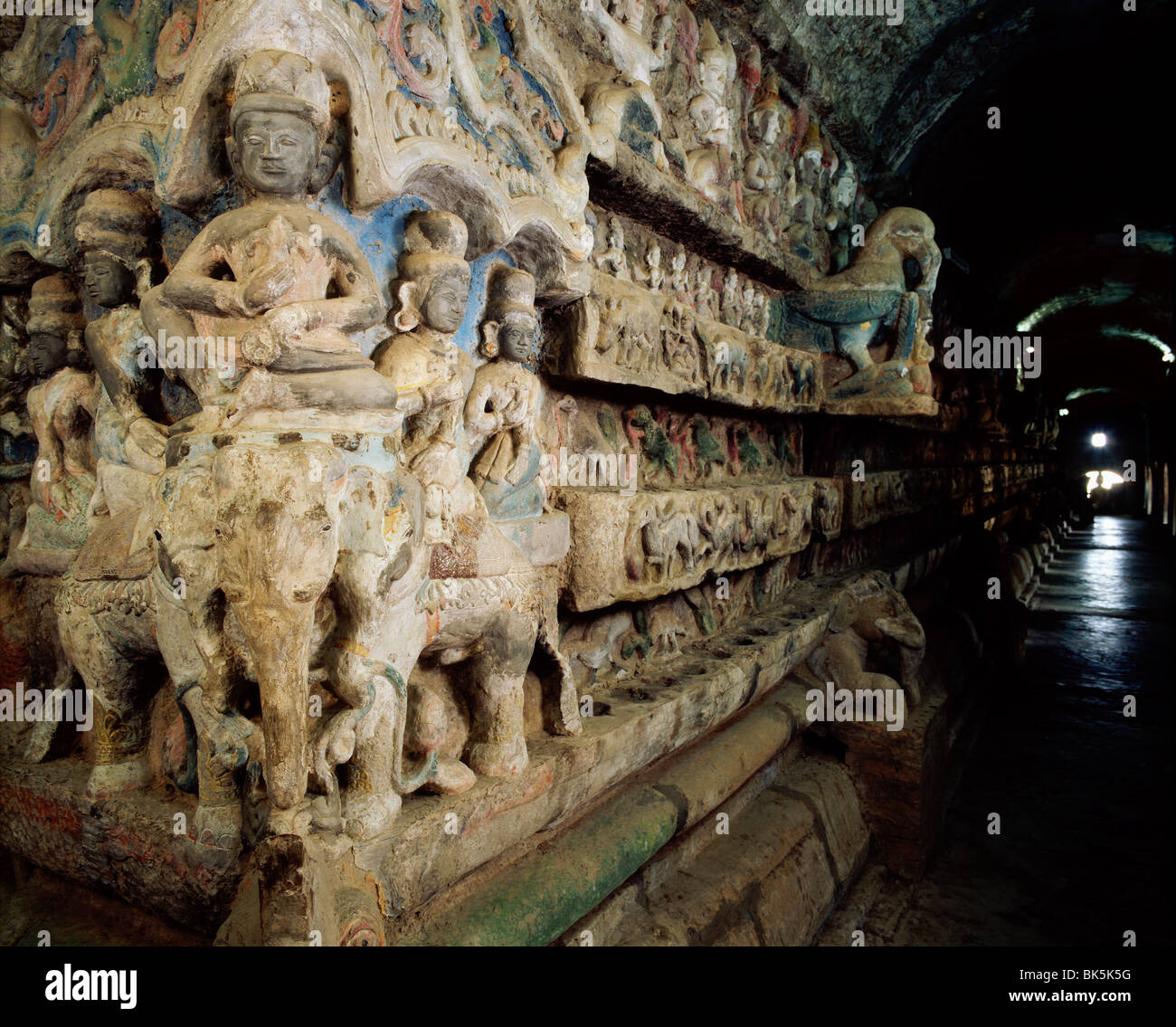 Rovine di Mrauk-U, Shitthaung tempio, Arakan, Myanmar (Birmania), Asia Foto Stock