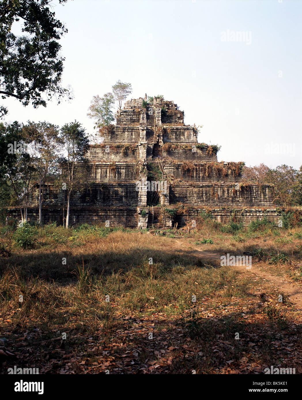 Prang Prasathom, risalente al X secolo, Koh Ker, Cambogia, Indocina, Asia sud-orientale, Asia Foto Stock