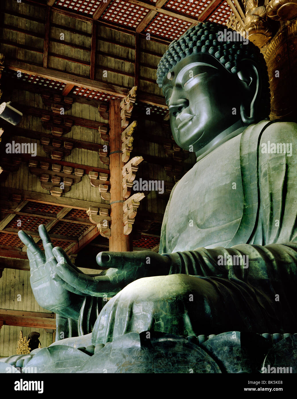 Todaiji (grande tempio orientale), l'edificio in legno più grande del mondo, Nara, Sito Patrimonio Mondiale dell'UNESCO, Giappone Foto Stock