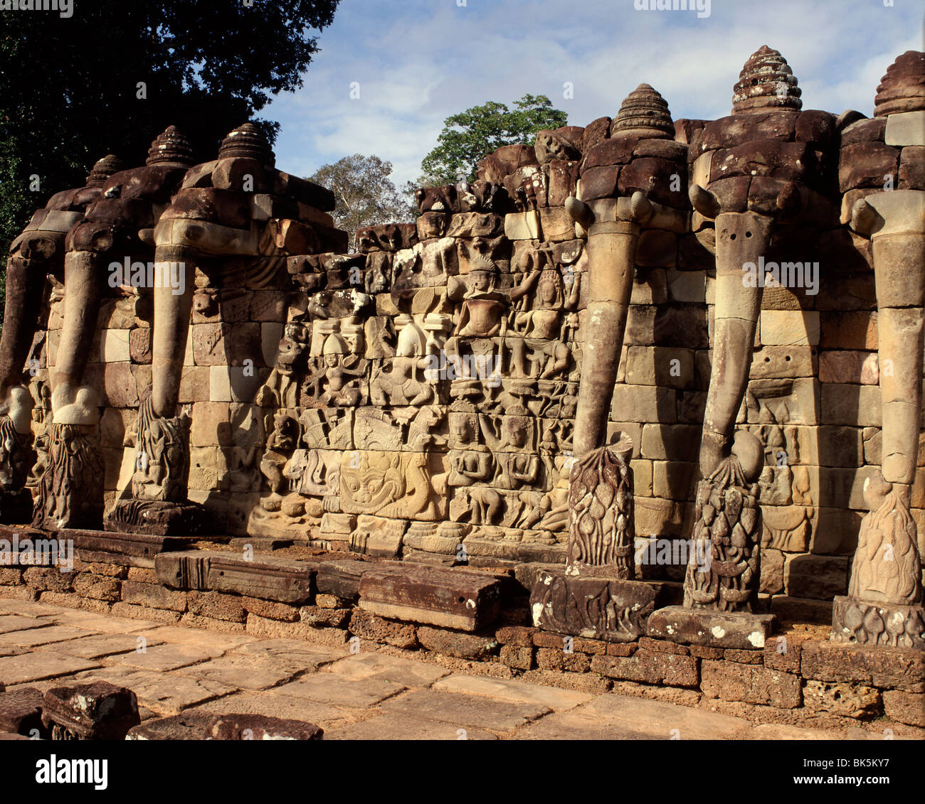 Elephant terrazza del Palazzo Reale, Angkor Thom, Angkor, Sito Patrimonio Mondiale dell'UNESCO, Cambogia, Indocina, Asia sud-orientale, Asia Foto Stock