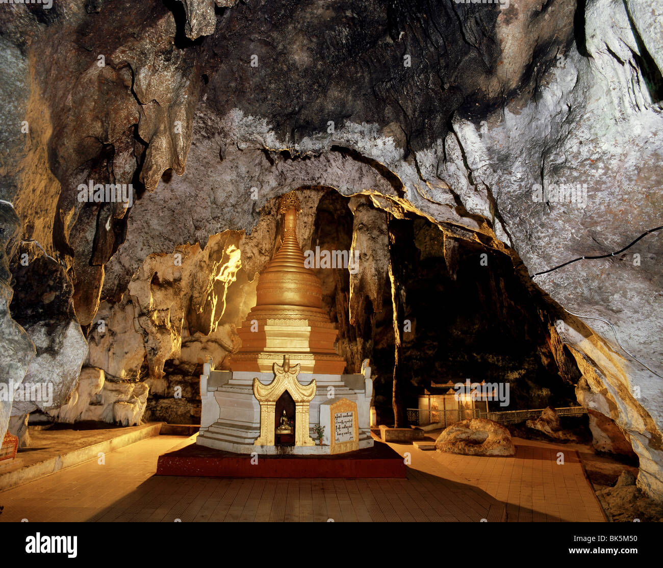 Grotta di Pindaya nello Stato di Shan, Myanmar (Birmania), Asia Foto Stock