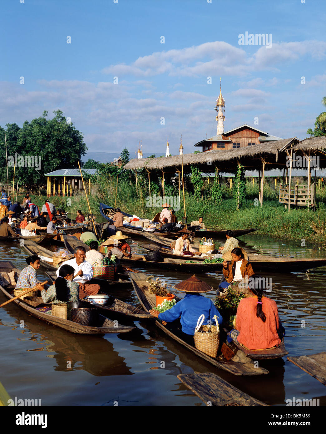 Mercato galleggiante sul Lago Inle, Stato Shan, Myanmar (Birmania), Asia Foto Stock
