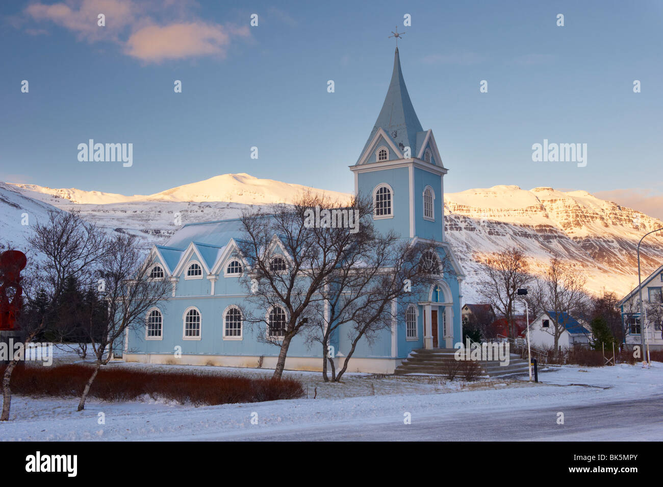 Tradizionale chiesa di legno, costruito nel 1922, a Seyðisfjörður Affitto, Islanda Foto Stock