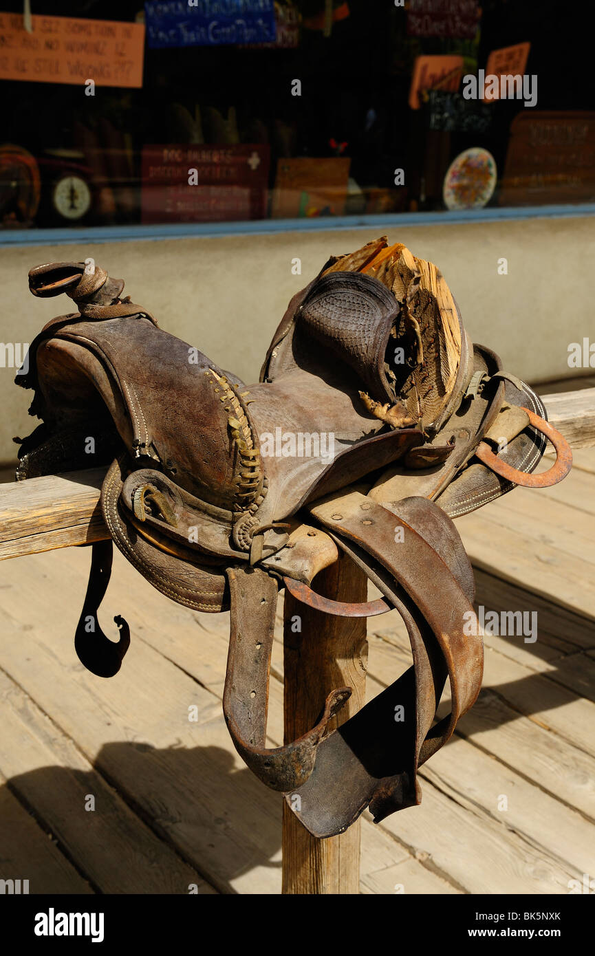 Western sella nella città di Taos, Nuovo Messico. Foto Stock Western sella nella città di Taos, Nuovo Messico. Foto Stock
