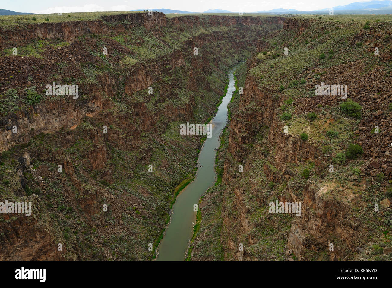 Rio Grande Fiume vicino a Taos città, Nuovo Messico. Foto Stock