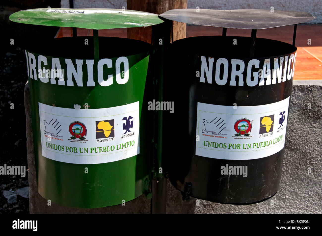Bidoni per rifiuti organici Santiago de Atitlan, Guatemala Foto Stock
