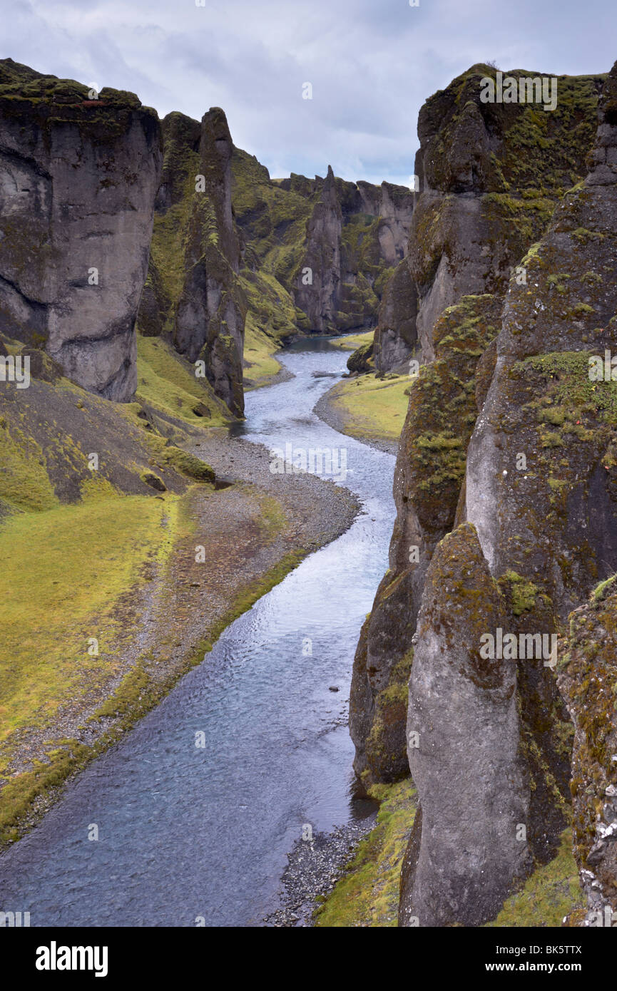 Canyon Fjadrargljufur, 100m di profondità e 2 km di lunghezza, vicino Kirkjubaejarklaustur, Sud Islanda Islanda Foto Stock