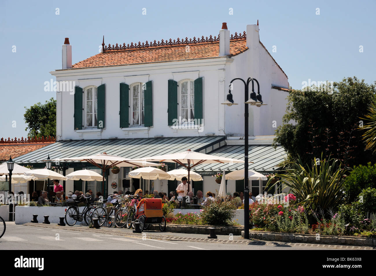 Il ristorante del porto, Ars-en-re, Ile de Re, Charente Maritime, Francia, Europa Foto Stock