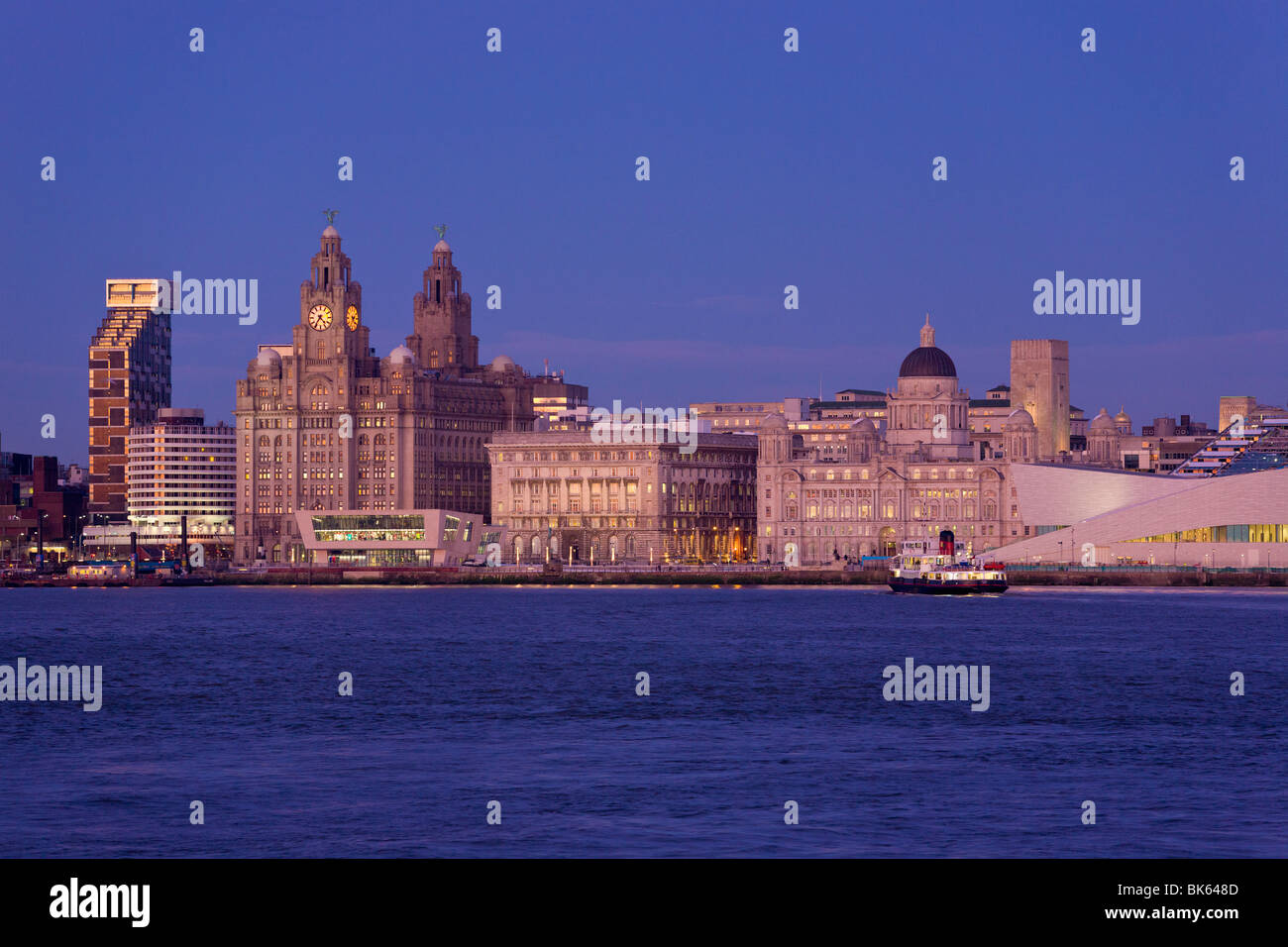 Traghetto, Skyline e Waterfront, Liverpool, Merseyside England Foto Stock