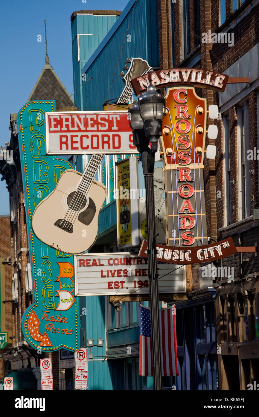 Lower Broadway, Nashville Tennessee, ricco di locali con musica dal vivo Foto Stock