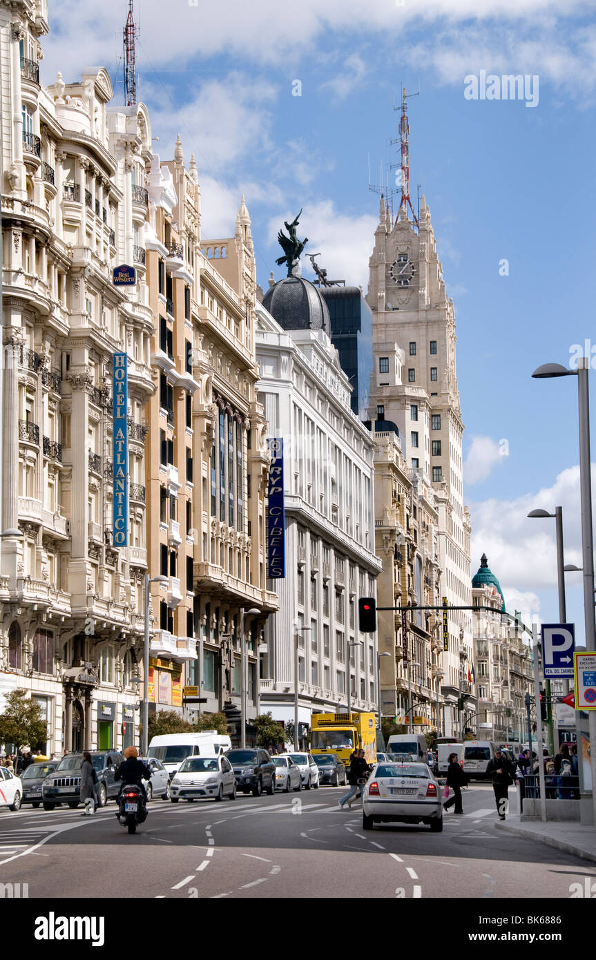 Gran Via Madrid Spagna via della città il traffico stradale Foto Stock