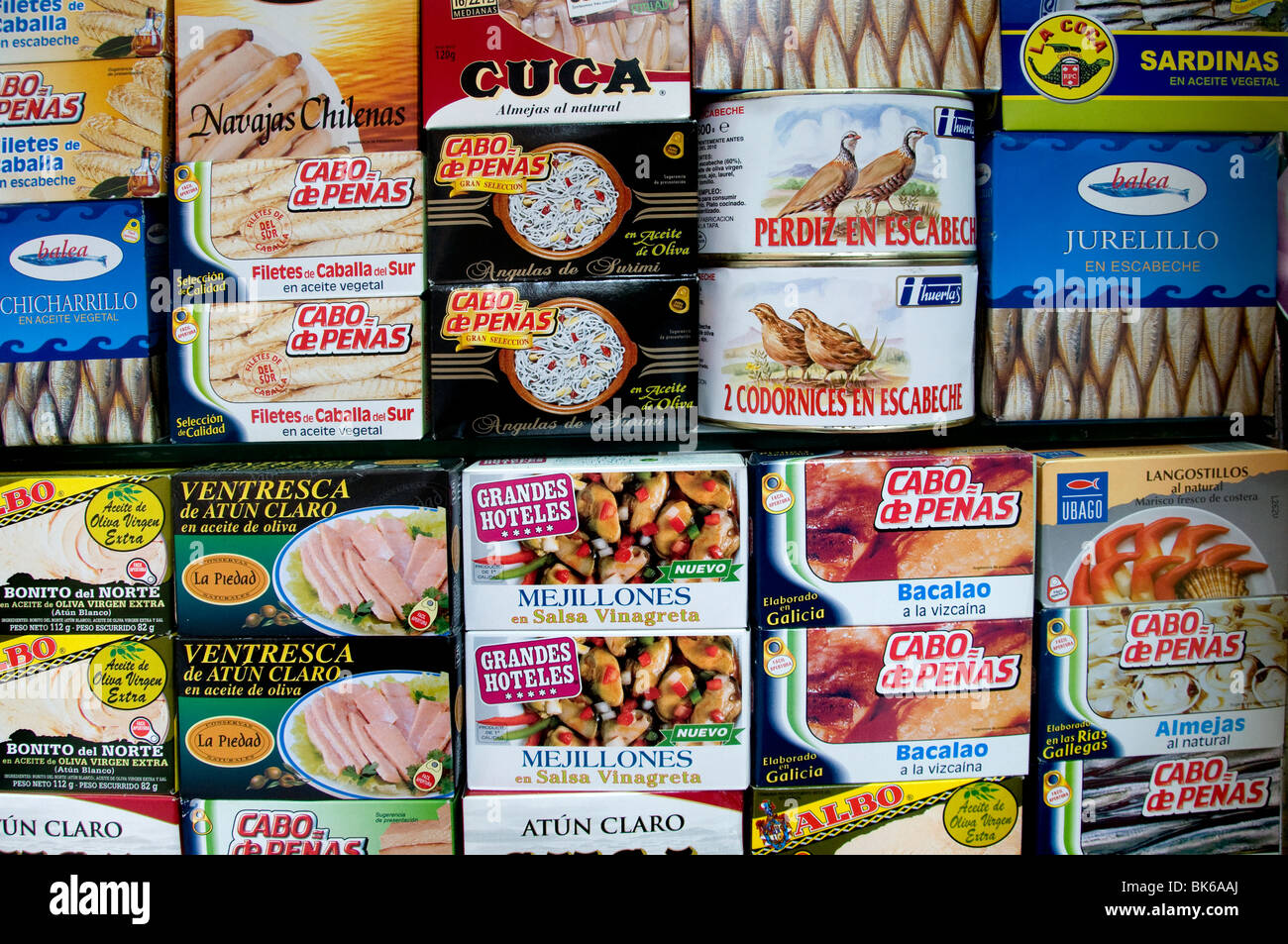 Drogheria drogheria Madrid Spagna le conserve di carne in scatola verdure barattolo di latta Foto Stock