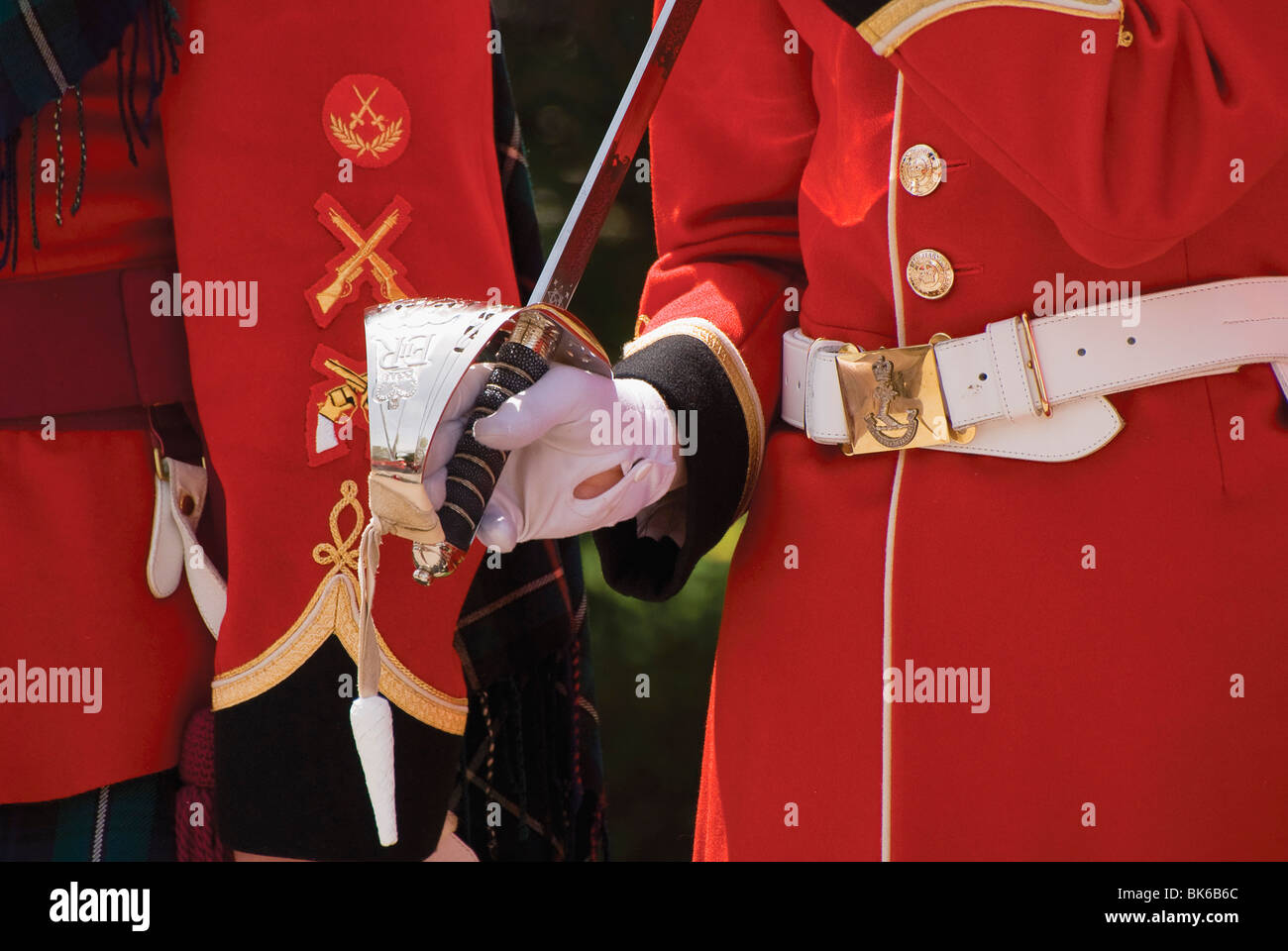 Laureato con il cerimoniale di Sabre, Royal Military College of Canada, Kingston, Ontario, Canada Foto Stock