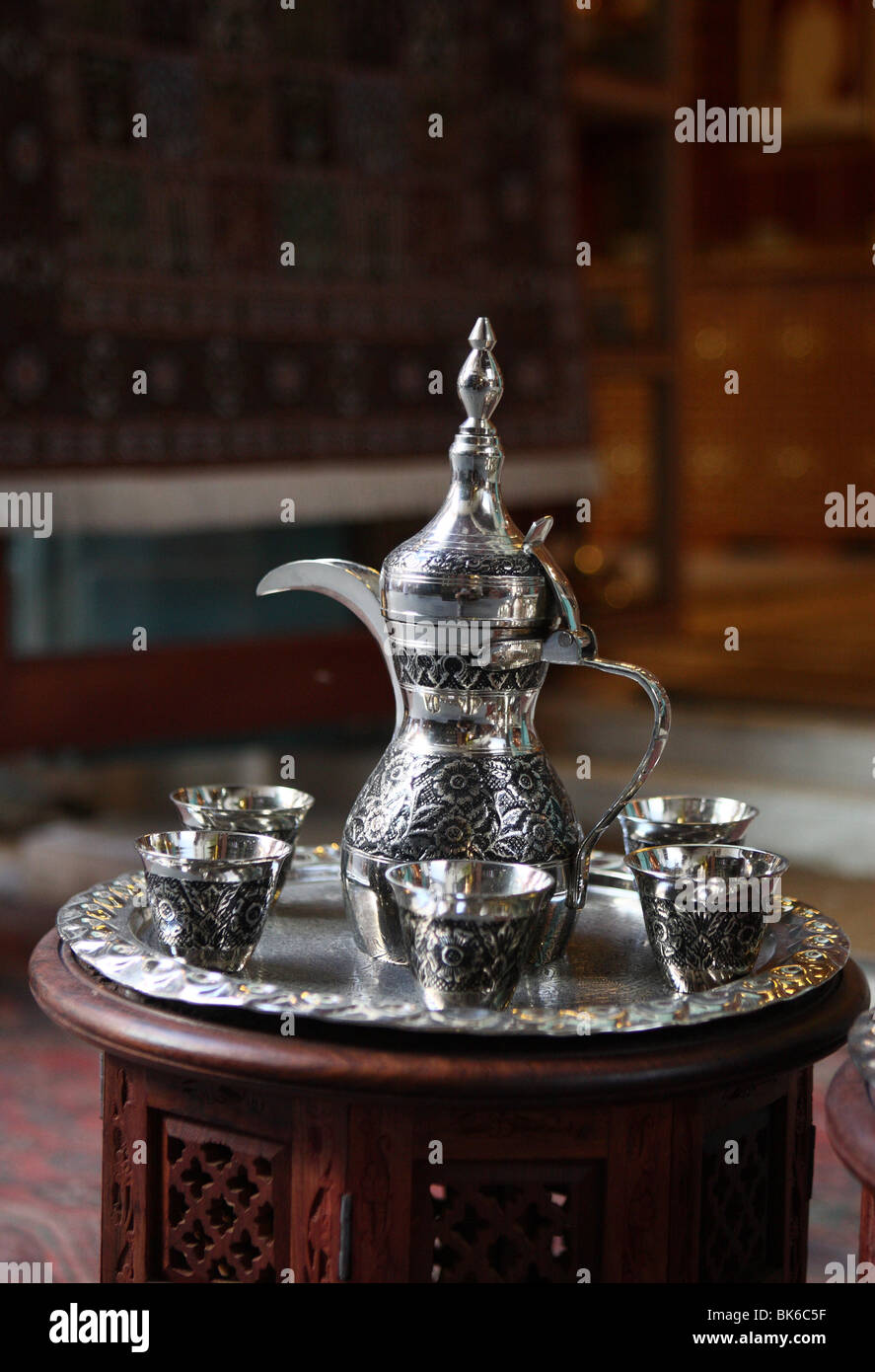 Caffè arabo impostato nel Souq Waqif,,di Doha in Qatar Foto Stock