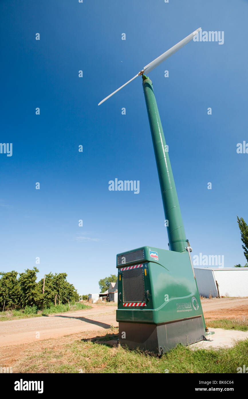 Una protezione dal gelo su un frutteto vicino a Shepperton, Australia. Foto Stock