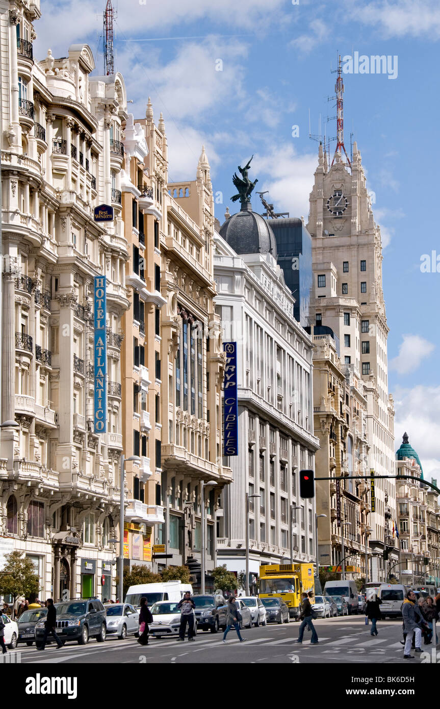 Gran Via Madrid Spagna via della città il traffico stradale Foto Stock