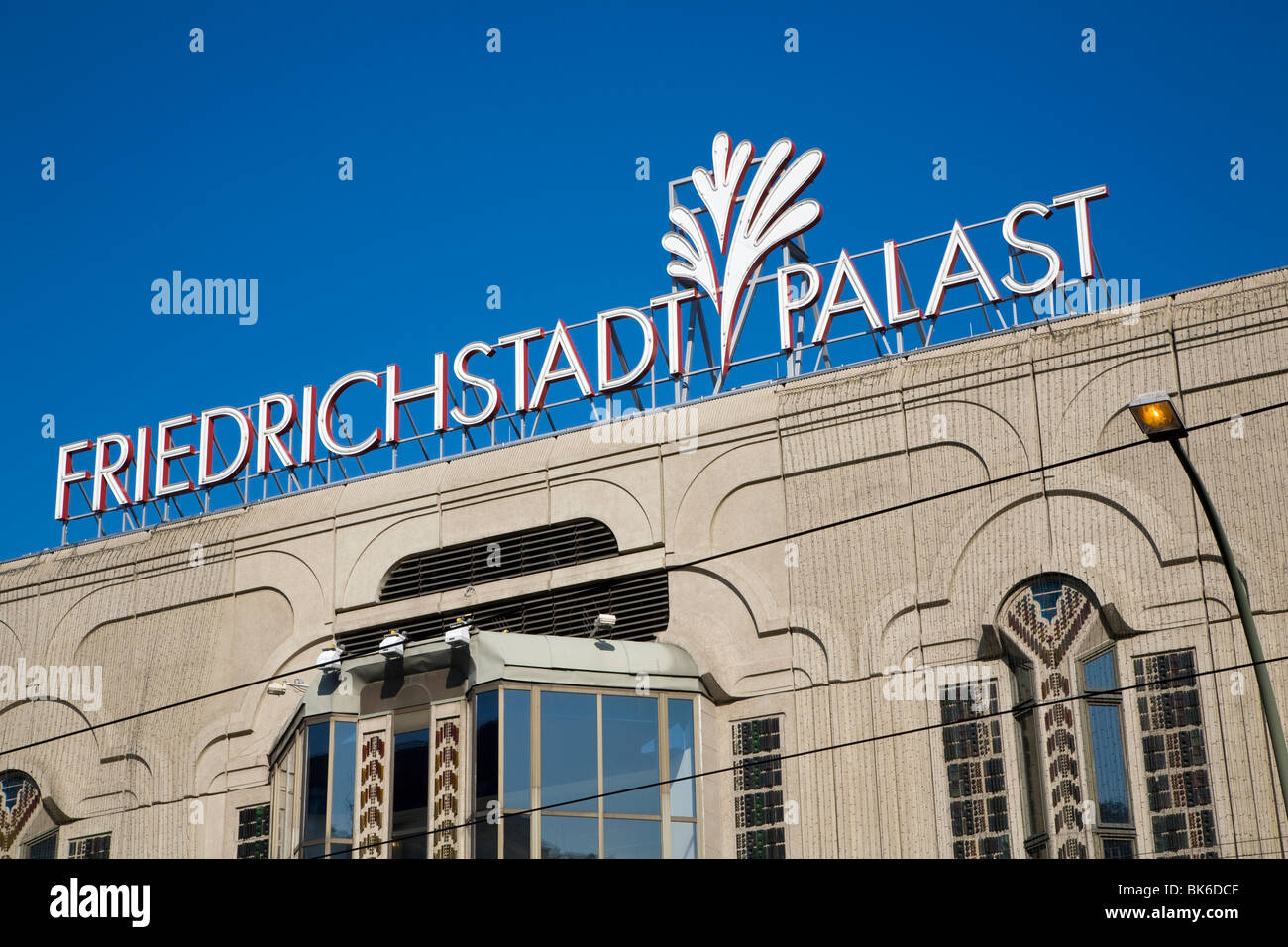 Friedrichstadt Palast Berlino Germania Foto Stock