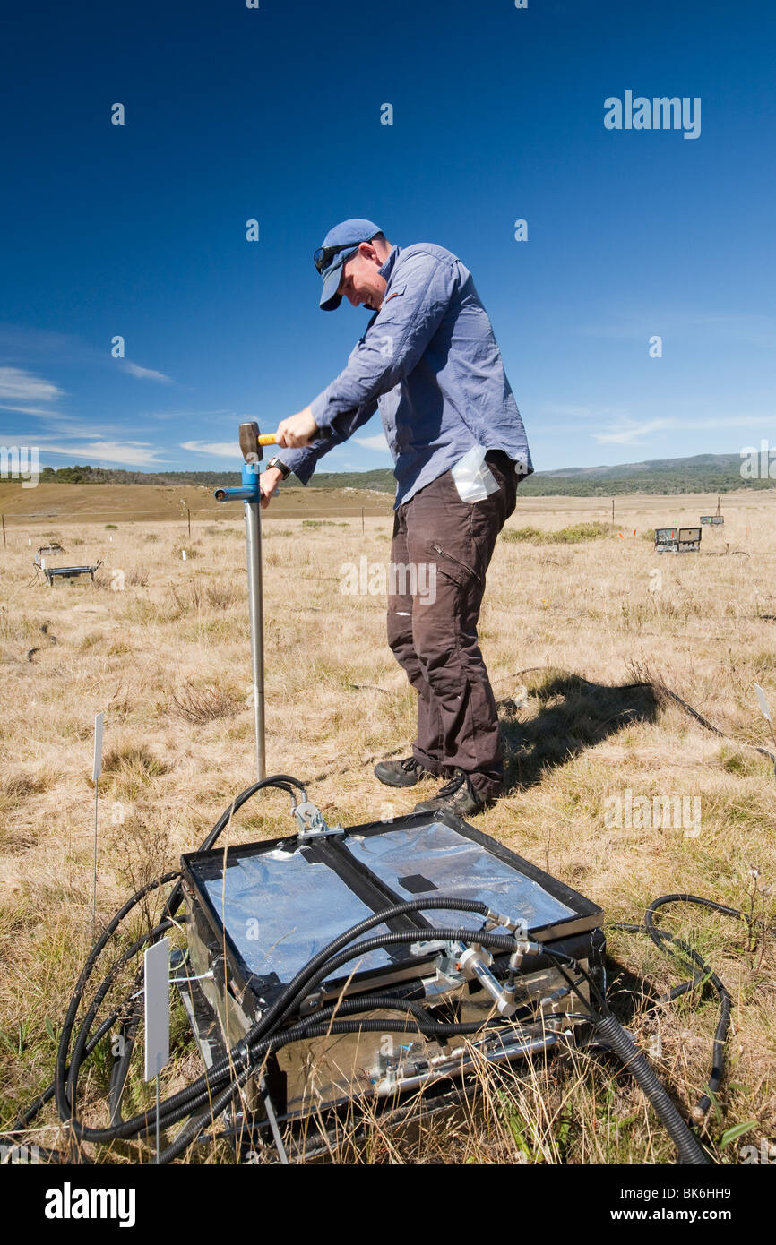 Un esperimento scientifico da scienziati provenienti da Università di Sydney, Australia, nel bel mezzo delle montagne innevate. Foto Stock