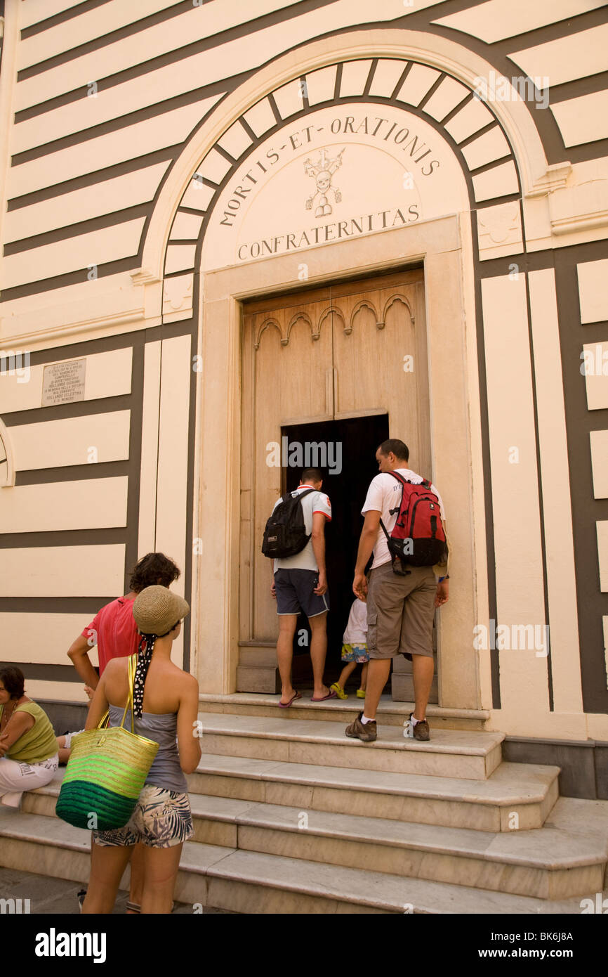 L' oratorio della Confraternita dei Neri (uomini neri) in Monterosso al Mar, Liguria, Italia. Foto Stock