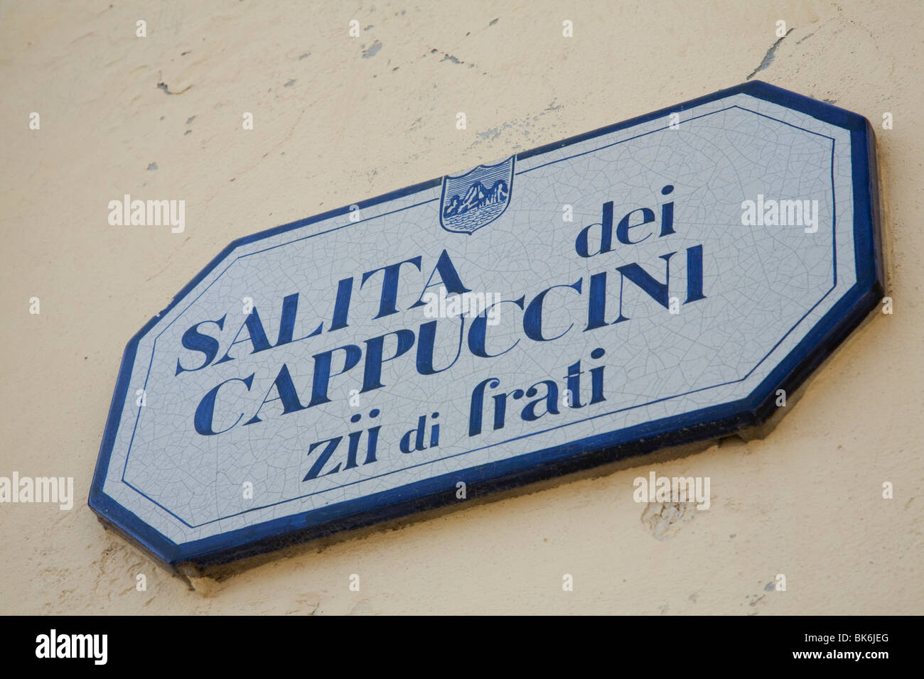 Un cartello stradale in Monterosso al Mar, Liguria, Italia. Primo di cinque città e villaggi in Cinque Terre, cinque terre. Foto Stock