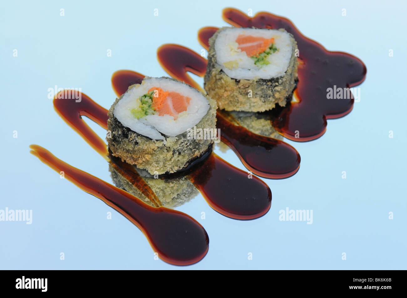 Salmone maki sushi Foto Stock