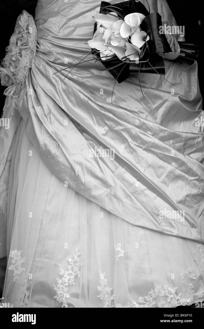Abito da sposa, Arum lily bouquet Foto Stock