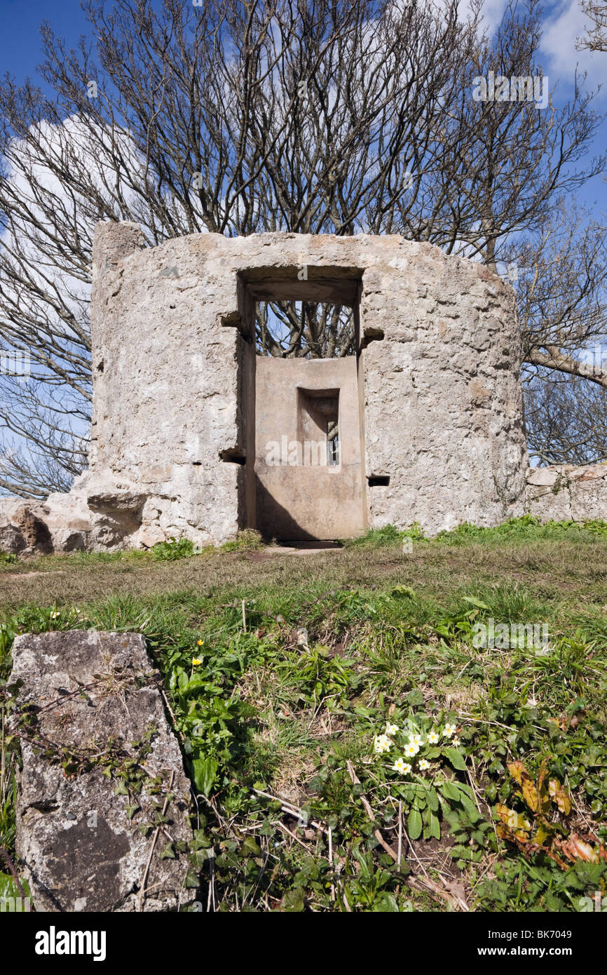 Interno torre Castell Aberlleiniog rovine del castello. Llangoed, Isola di Anglesey (Ynys Mon), il Galles del Nord, Regno Unito, Gran Bretagna. Foto Stock