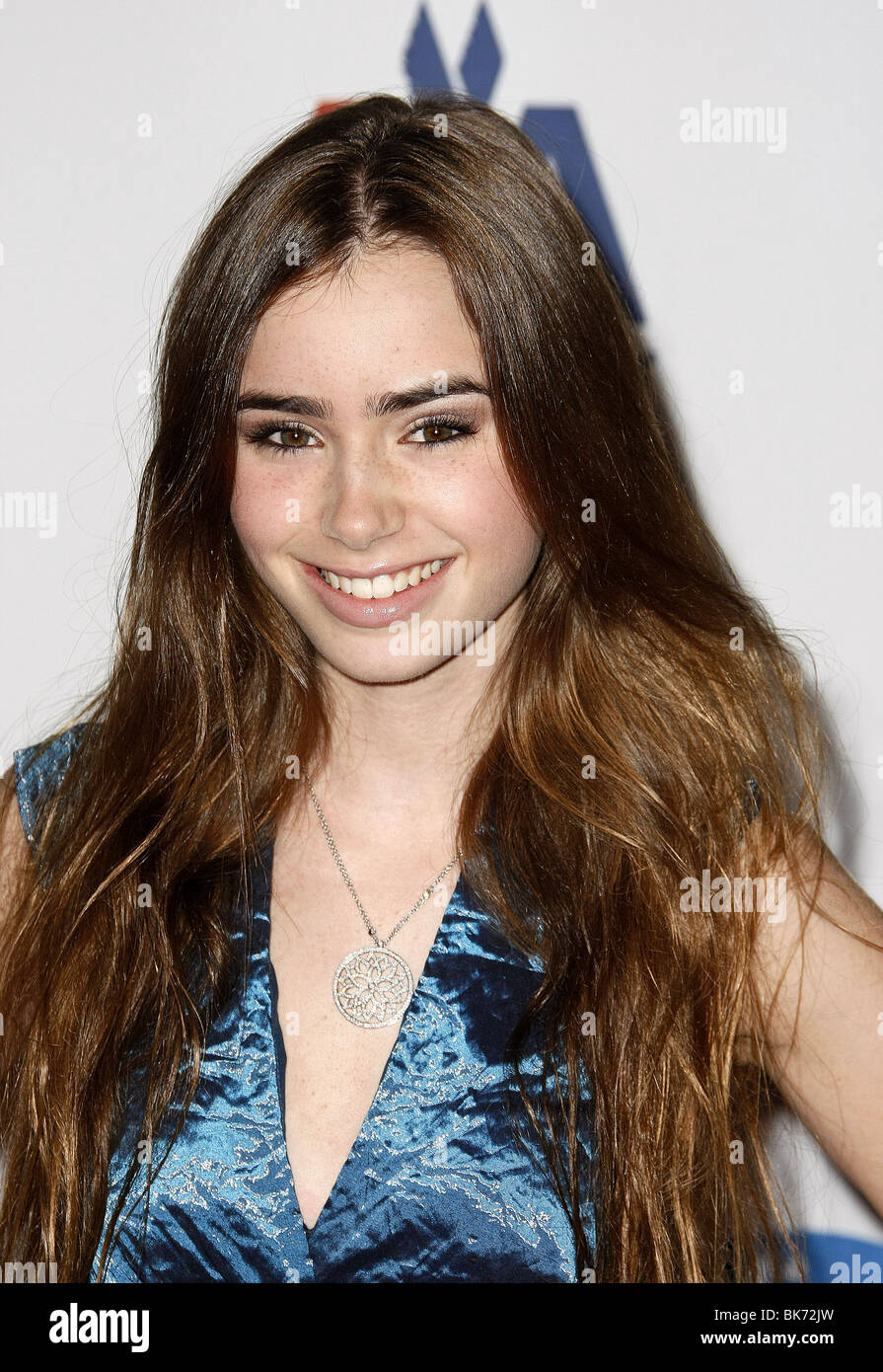 LILY COLLINS 15esima gara PER CANCELLARE MS GALA CENTURY CITY LOS ANGELES STATI UNITI D'AMERICA 02 Maggio 2008 Foto Stock