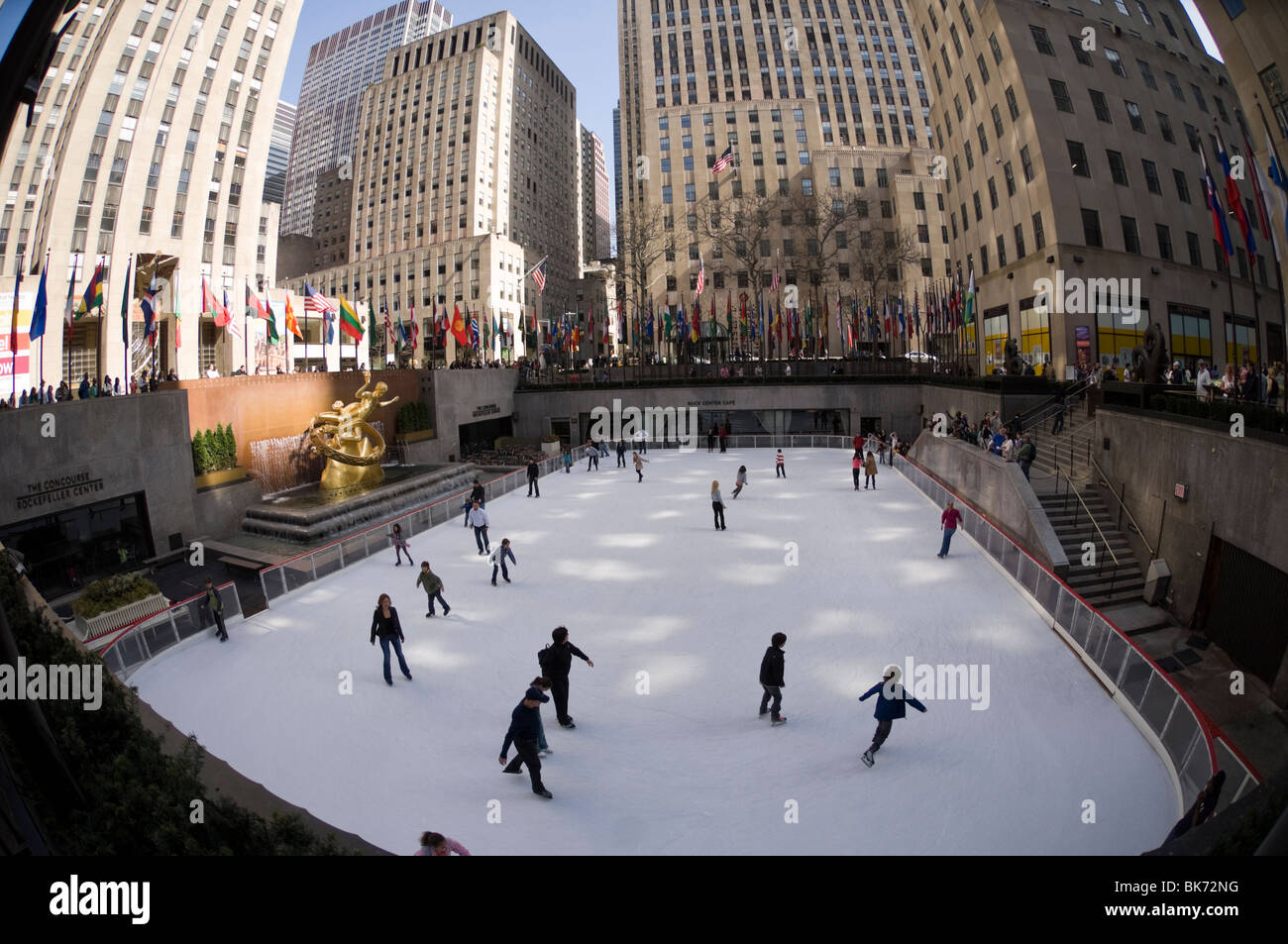 Il Rockefeller Center il pattinaggio su ghiaccio a New York Sabato, 3 aprile 2010. (© Francesca M. Roberts) Foto Stock