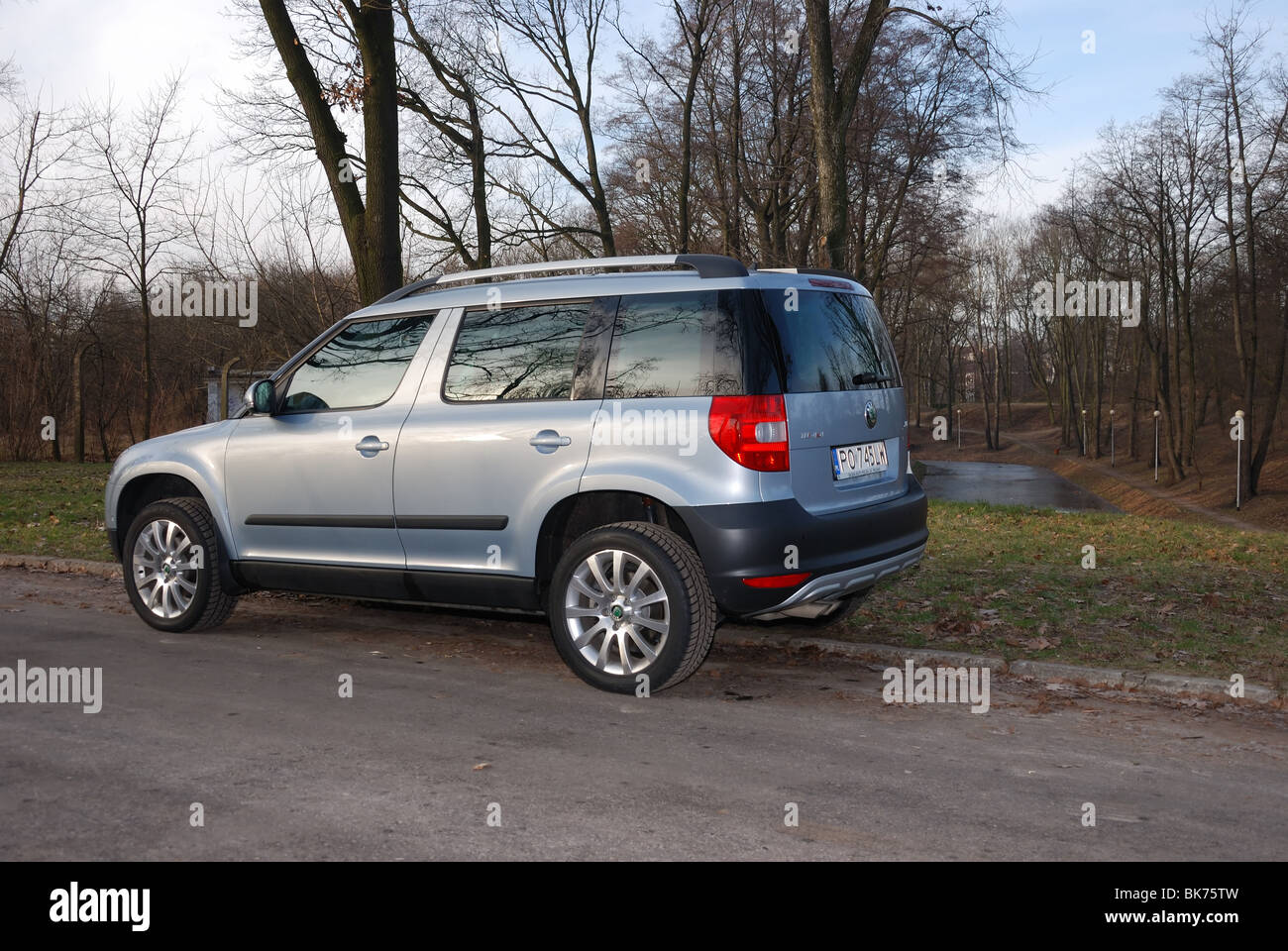 Skoda Yeti TDI 2.0 4x4 - 2009 - aqua luce blu metallizzato - cinque porte (5D) - Popolare ceca SUV compatto - su park Foto Stock