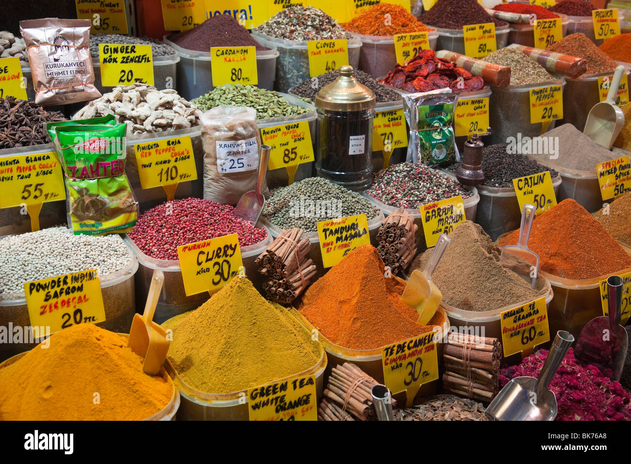 Exotic spice market a Istanbul, Turchia. Foto Stock