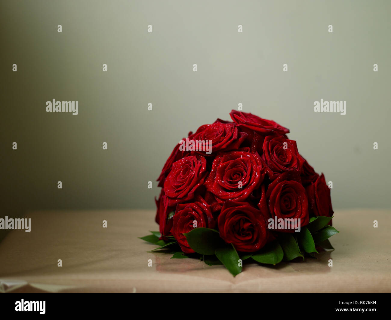 Rose rosse bouquet di nozze Foto Stock