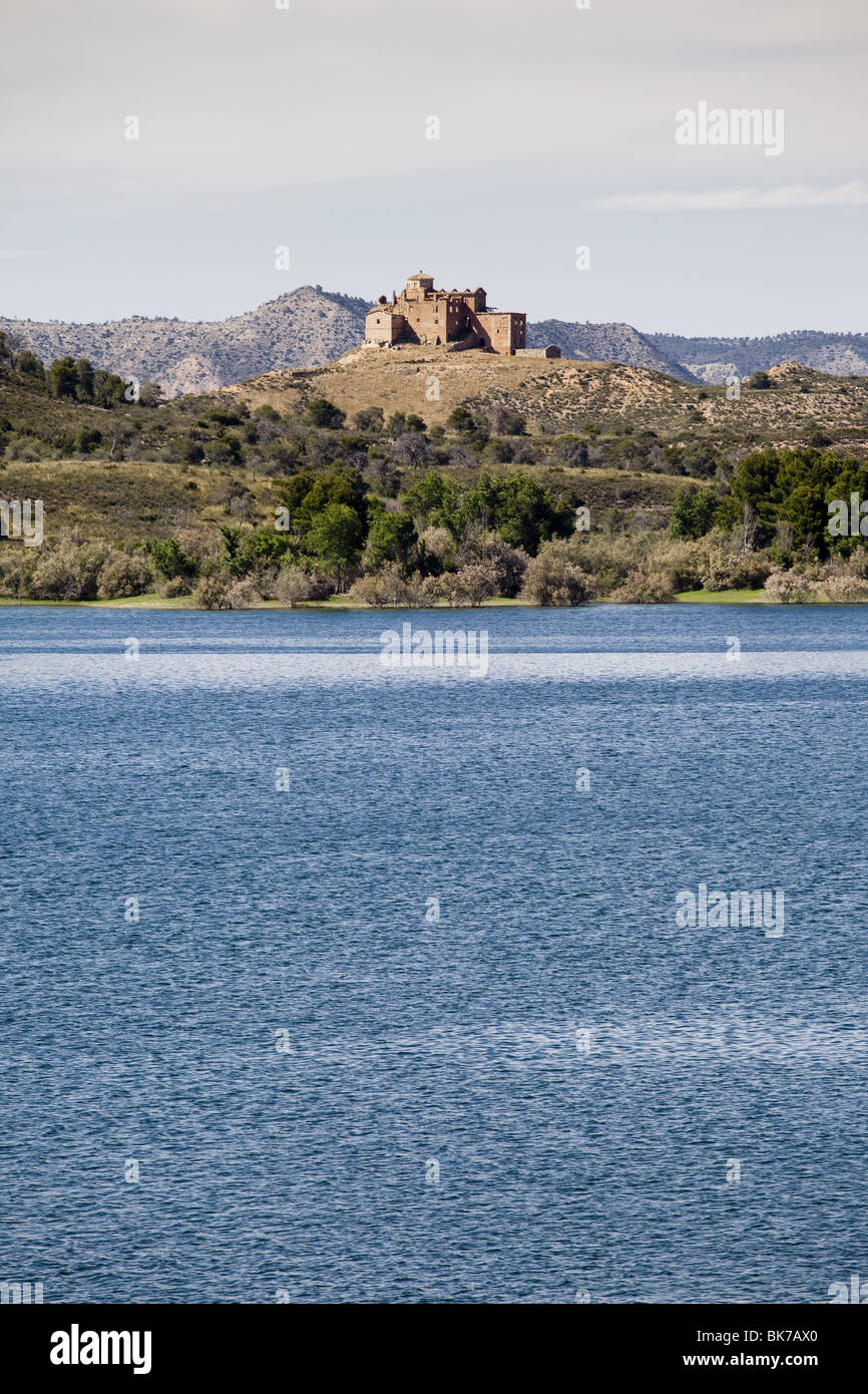 Isola di magdalena e hermitage dal fiume Ebro. aragon mare Foto Stock