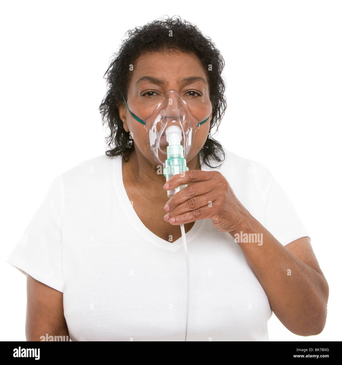 Donna che utilizza un nebulizzatore Foto Stock