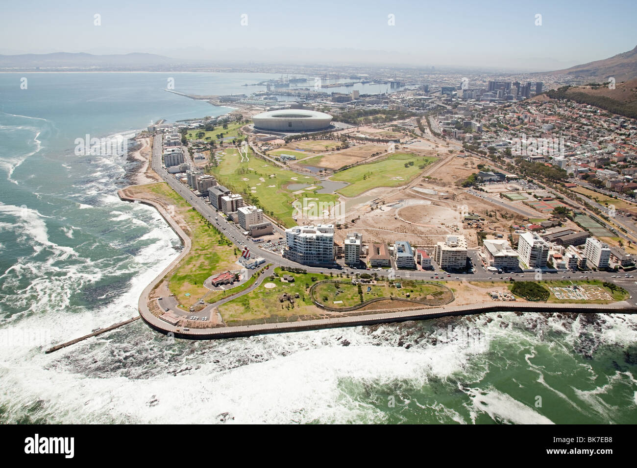 Cape Town Stadium e la costa Foto Stock
