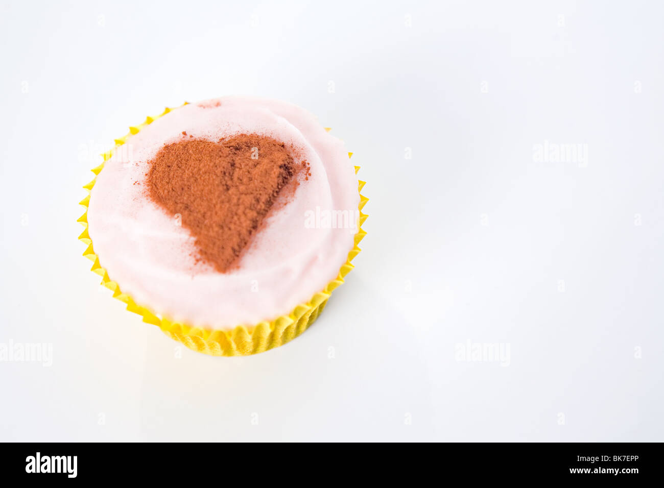 Forma di cuore sul cupcake Foto Stock