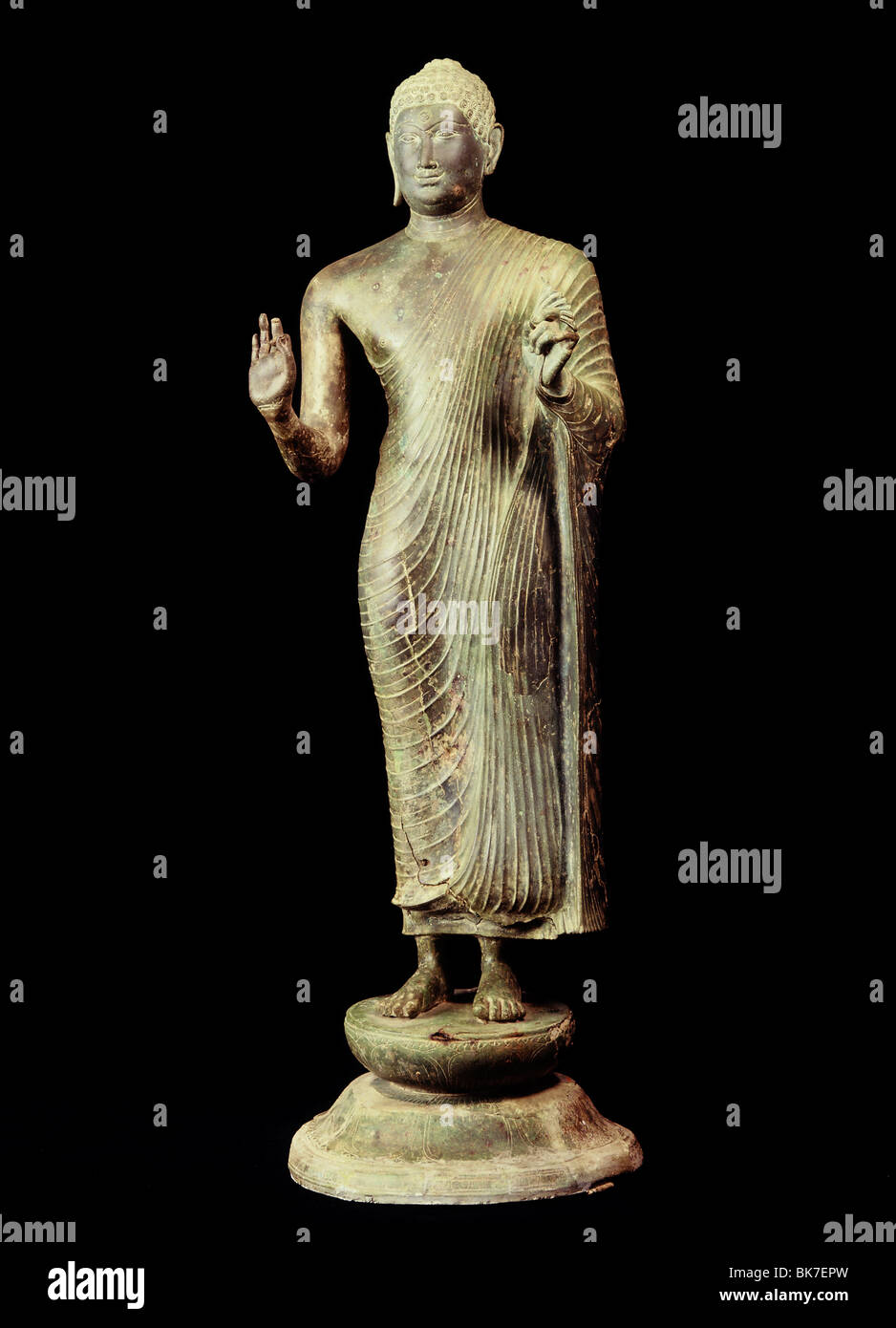 Standing Buddha di bronzo immagine da Dong Duon in stile Amaravati, Saigon Museo Nazionale, a Saigon, Vietnam Foto Stock