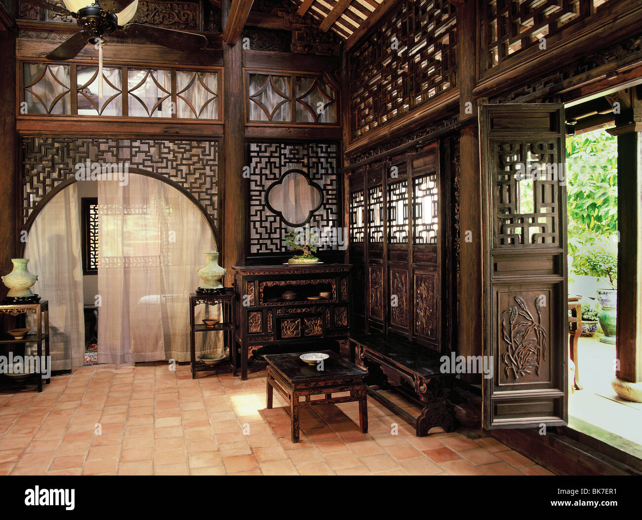 Stile tradizionale casa vietnamita, Hanoi, Vietnam, Indocina, Asia sud-orientale, Asia Foto Stock